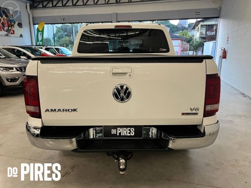 VOLKSWAGEN - AMAROK 3.0 V6 TDI HIGHLINE CD DIESEL 4MOTION AUTOMÁTICO - 2021/2022 - BRANCA - R$ 179.900,00