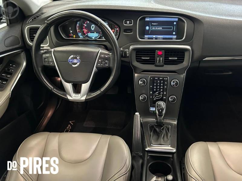 VOLVO - V40 2.0 T4 DYNAMIC TURBO 4P AUTOMÁTICO - 2013/2014 - PRETA - R$ 69.900,00