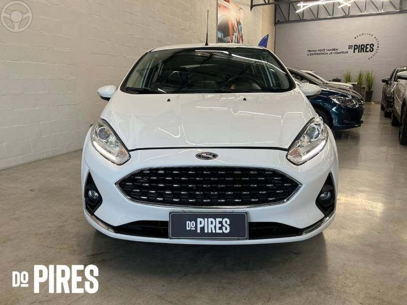 FORD - FIESTA 1.6 TITANIUM HATCH 16V FLEX 4P AUTOMÁTICO - 2018/2018 - BRANCA - R$ 59.900,00