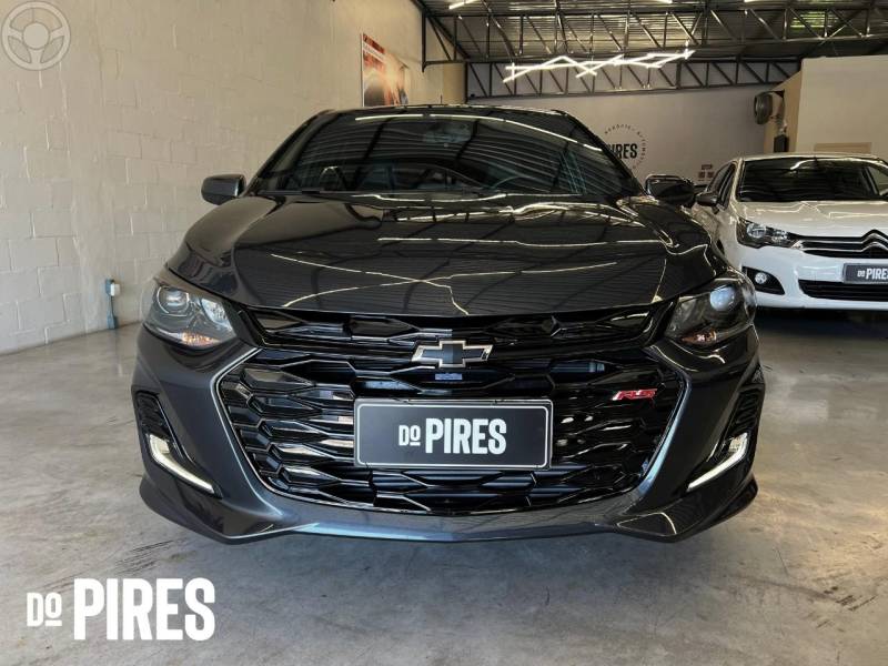 CHEVROLET - ONIX 1.0 HATCH RS 12V TURBO 4P AUTOMÁTICO - 2023/2024 - CINZA - R$ 95.900,00