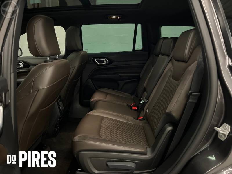 JEEP - COMMANDER 2.0 OVERLAND TD380 4X4 TURBO DIESEL 4P AUTOMÁTICO - 2021/2022 - CINZA - R$ 189.900,00