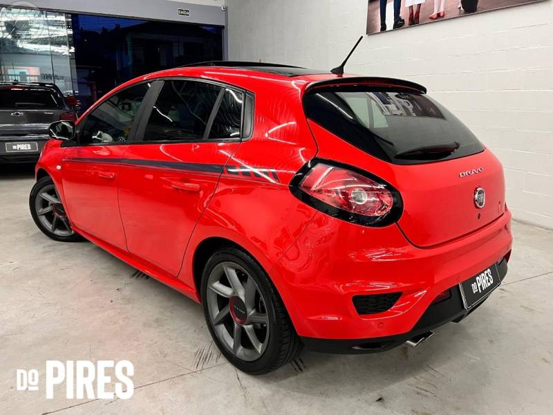 FIAT - BRAVO 1.8 SPORTING 16V FLEX 4P MANUAL - 2015/2016 - VERMELHA - R$ 64.900,00