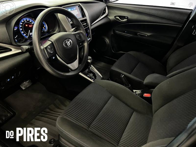 TOYOTA - YARIS 1.5 16V XL PLUS TECH FLEX AUTOMÁTICO - 2021/2022 - CINZA - R$ 86.900,00