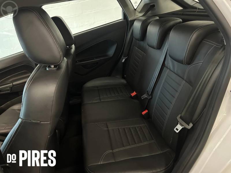 FORD - FIESTA 1.6 TITANIUM HATCH 16V FLEX 4P AUTOMÁTICO - 2018/2018 - BRANCA - R$ 59.900,00
