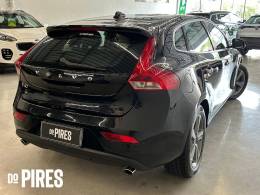 VOLVO - V40 2.0 T4 DYNAMIC TURBO 4P AUTOMÁTICO - 2013/2014 - PRETA - R$ 69.900,00