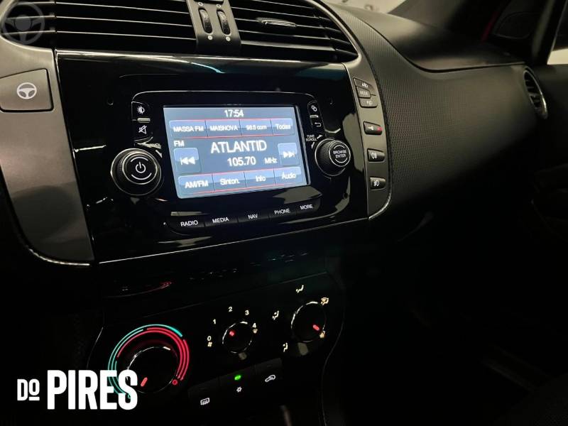FIAT - BRAVO 1.8 SPORTING 16V FLEX 4P MANUAL - 2015/2016 - VERMELHA - R$ 64.900,00