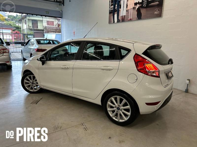 FORD - FIESTA 1.6 TITANIUM HATCH 16V FLEX 4P AUTOMÁTICO - 2018/2018 - BRANCA - R$ 59.900,00