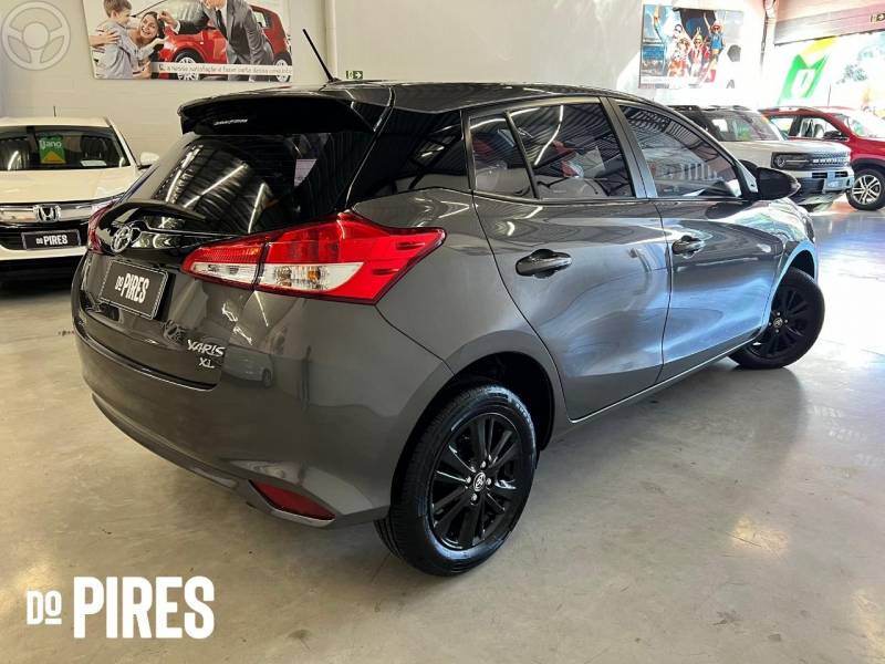 TOYOTA - YARIS 1.5 16V XL PLUS TECH FLEX AUTOMÁTICO - 2021/2022 - CINZA - R$ 86.900,00