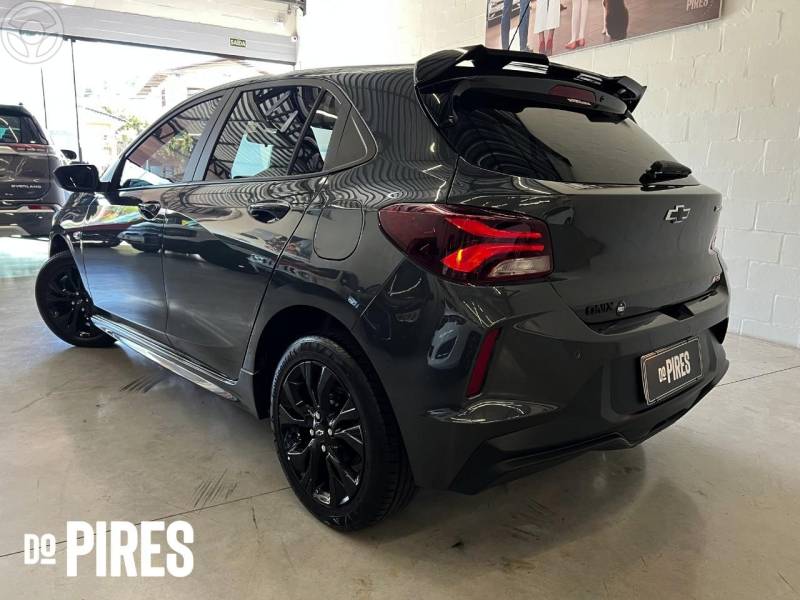 CHEVROLET - ONIX 1.0 HATCH RS 12V TURBO 4P AUTOMÁTICO - 2023/2024 - CINZA - R$ 95.900,00