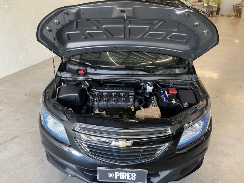 CHEVROLET - ONIX 1.4 MPFI LTZ 8V FLEX 4P MANUAL - 2016/2016 - PRETA - R$ 55.900,00