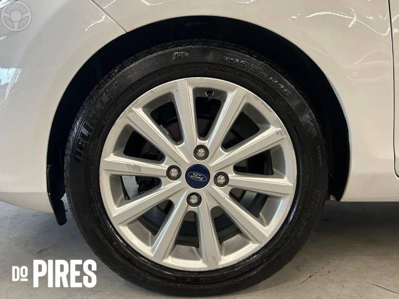 FORD - FIESTA 1.6 TITANIUM HATCH 16V FLEX 4P AUTOMÁTICO - 2018/2018 - BRANCA - R$ 59.900,00