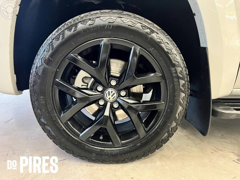 VOLKSWAGEN - AMAROK 3.0 V6 TDI HIGHLINE CD DIESEL 4MOTION AUTOMÁTICO - 2021/2022 - BRANCA - R$ 179.900,00