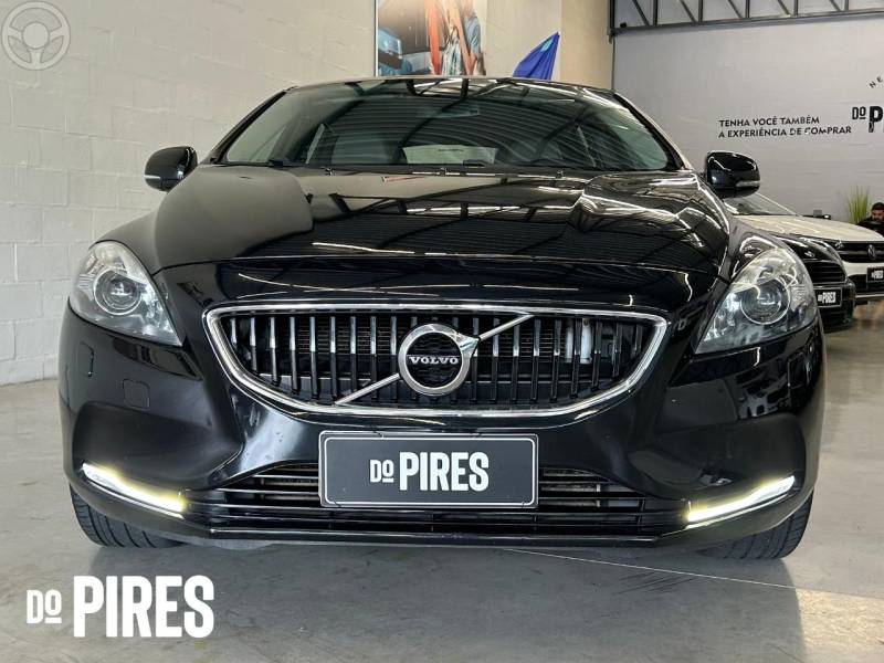 VOLVO - V40 2.0 T4 DYNAMIC TURBO 4P AUTOMÁTICO - 2013/2014 - PRETA - R$ 69.900,00