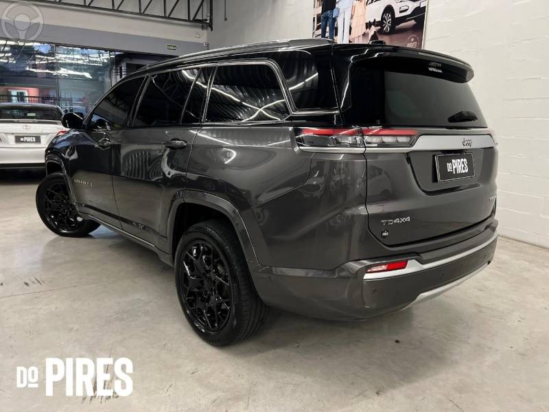 JEEP - COMMANDER 2.0 OVERLAND TD380 4X4 TURBO DIESEL 4P AUTOMÁTICO - 2021/2022 - CINZA - R$ 189.900,00