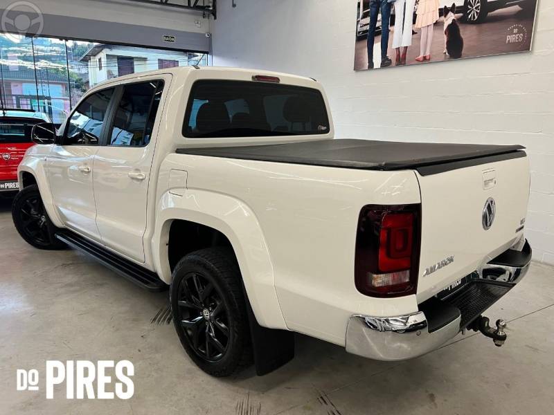 VOLKSWAGEN - AMAROK 3.0 V6 TDI HIGHLINE CD DIESEL 4MOTION AUTOMÁTICO - 2021/2022 - BRANCA - R$ 179.900,00