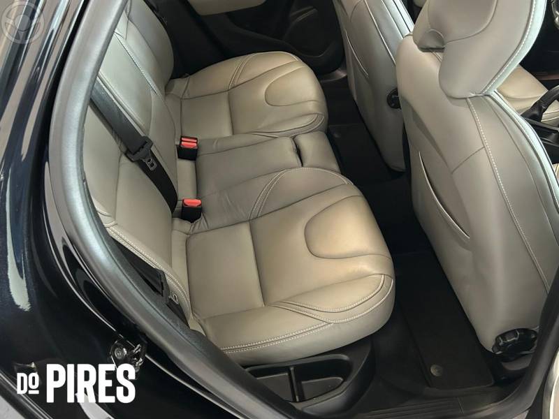 VOLVO - V40 2.0 T4 DYNAMIC TURBO 4P AUTOMÁTICO - 2013/2014 - PRETA - R$ 69.900,00