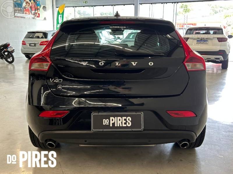VOLVO - V40 2.0 T4 DYNAMIC TURBO 4P AUTOMÁTICO - 2013/2014 - PRETA - R$ 69.900,00
