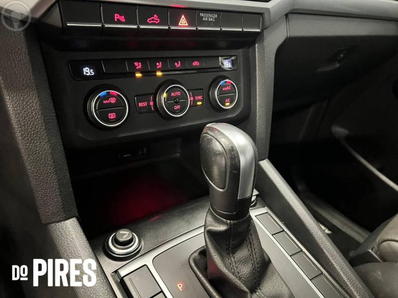 VOLKSWAGEN - AMAROK 3.0 V6 TDI HIGHLINE CD DIESEL 4MOTION AUTOMÁTICO - 2021/2022 - BRANCA - R$ 179.900,00