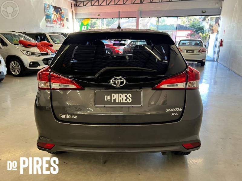 TOYOTA - YARIS 1.5 16V XL PLUS TECH FLEX AUTOMÁTICO - 2021/2022 - CINZA - R$ 86.900,00