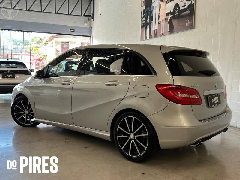 MERCEDES-BENZ - B 200 1.6 TURBO 4P AUTOMÁTICO - 2012/2013 - PRATA - R$ 67.900,00